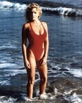 Erika eleniak, Beach babe, Hayden panettiere bikini